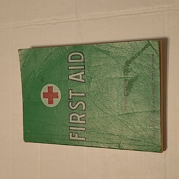 Vintage First Aid Book Fourth Edition - Picture 1 of 11